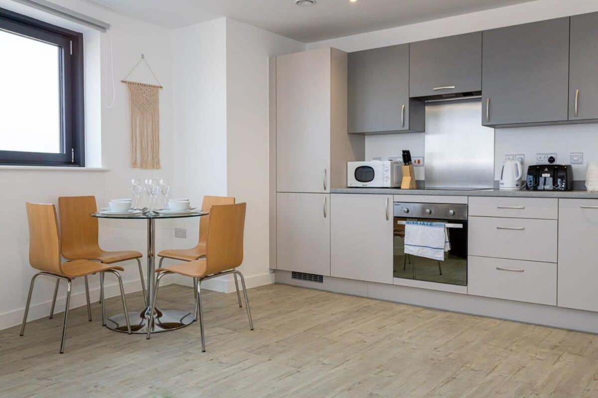 Stunning 2 Bed Apartment In Salford Amazing Views Манчестър Екстериор снимка